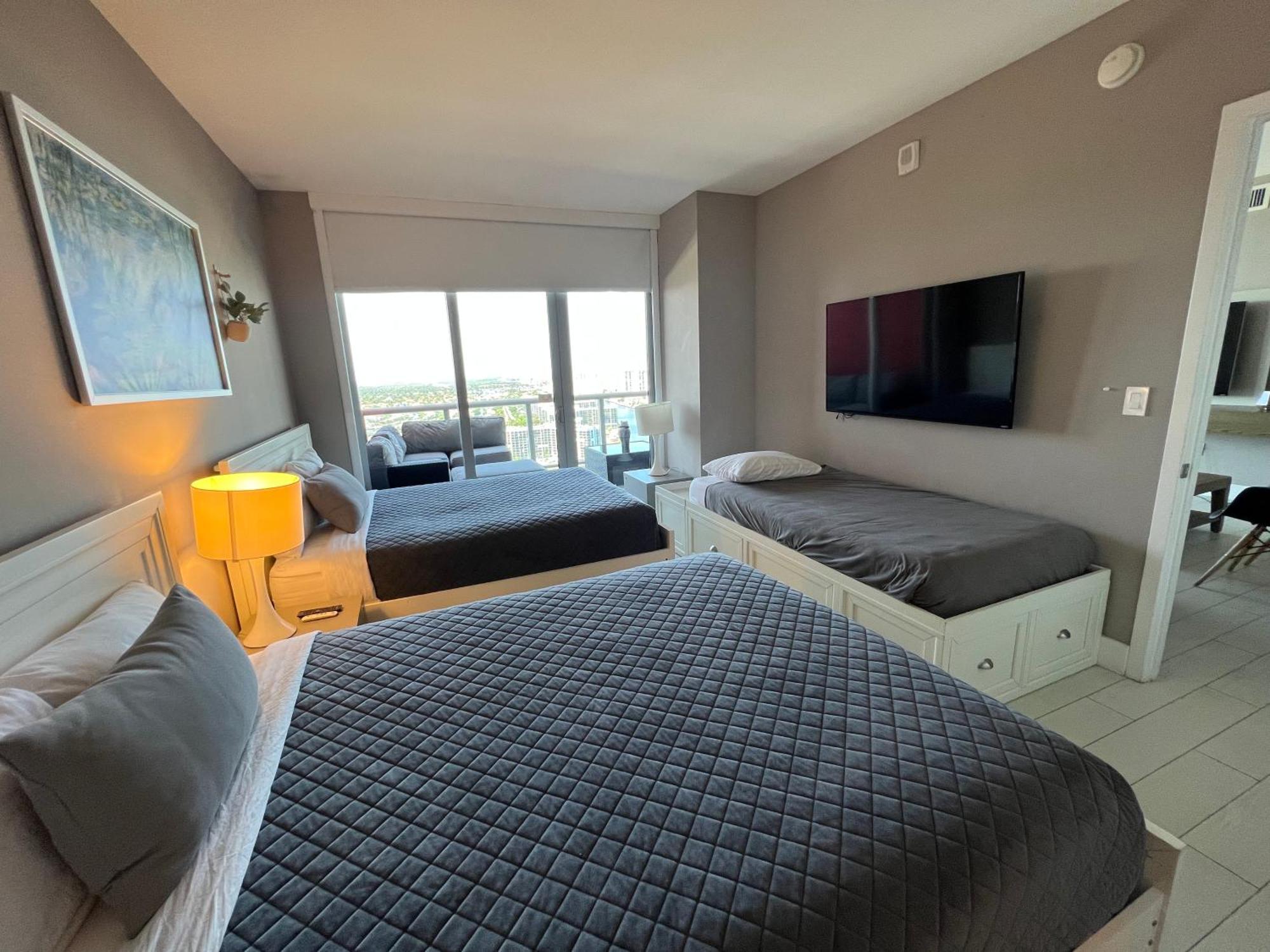 Mvr Apartments At Beachwalk Resort Hallandale Beach Ngoại thất bức ảnh
