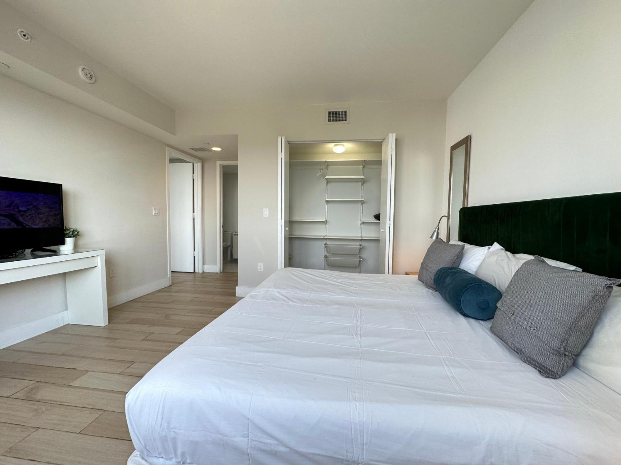 Mvr Apartments At Beachwalk Resort Hallandale Beach Ngoại thất bức ảnh