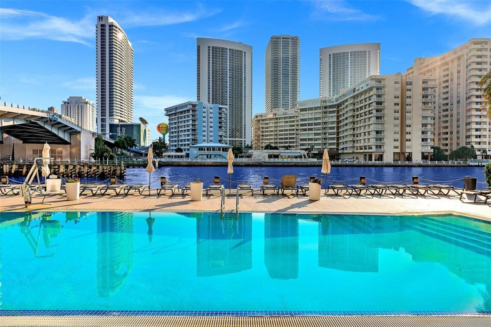 Mvr Apartments At Beachwalk Resort Hallandale Beach Ngoại thất bức ảnh