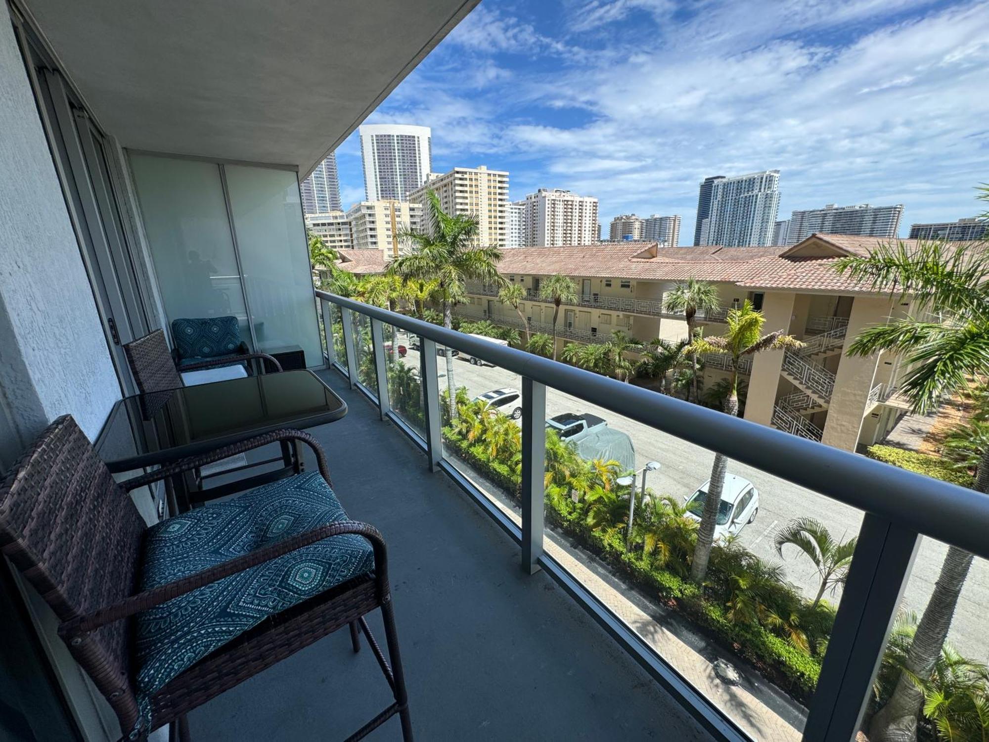 Mvr Apartments At Beachwalk Resort Hallandale Beach Ngoại thất bức ảnh