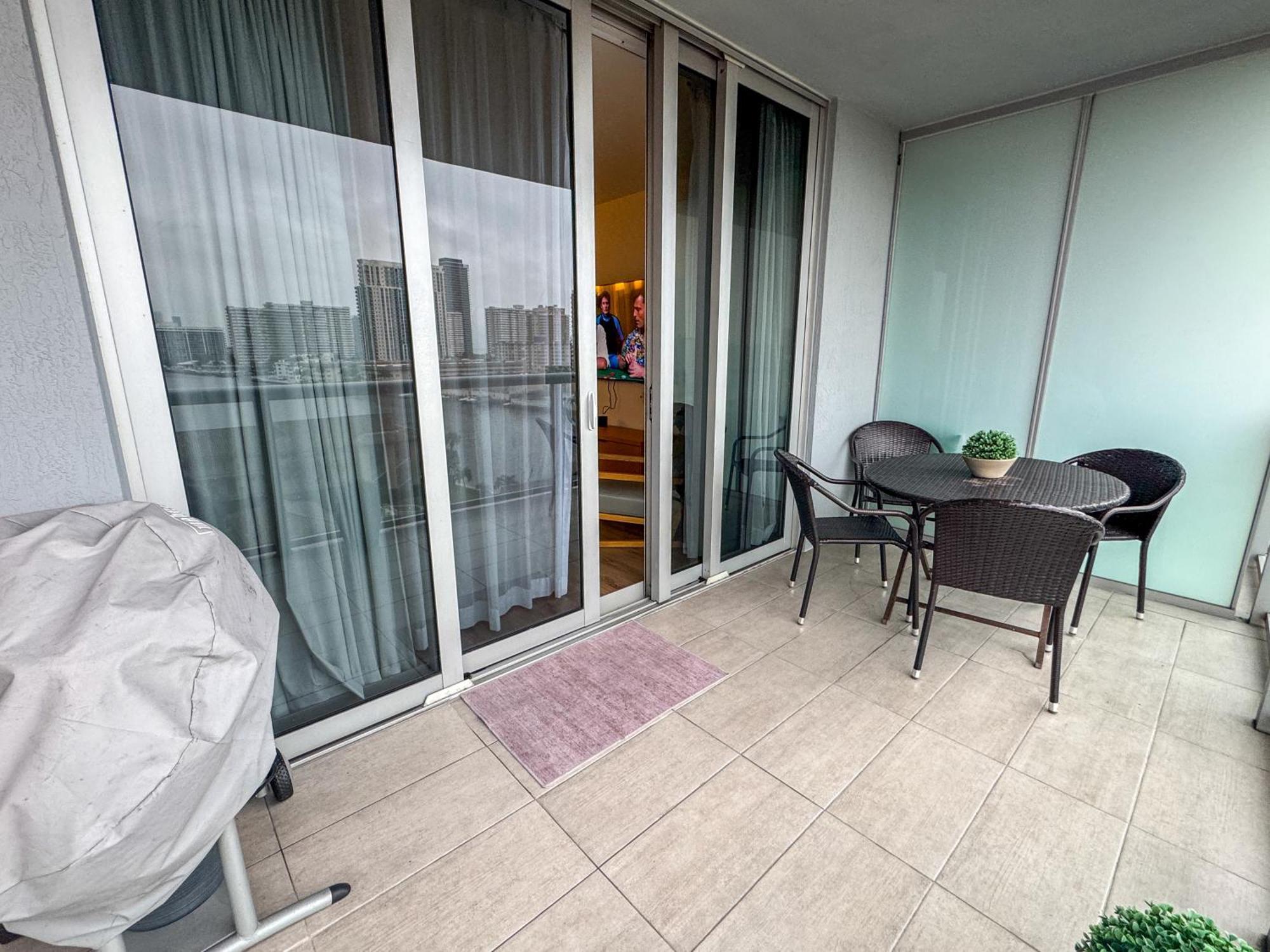 Mvr Apartments At Beachwalk Resort Hallandale Beach Ngoại thất bức ảnh